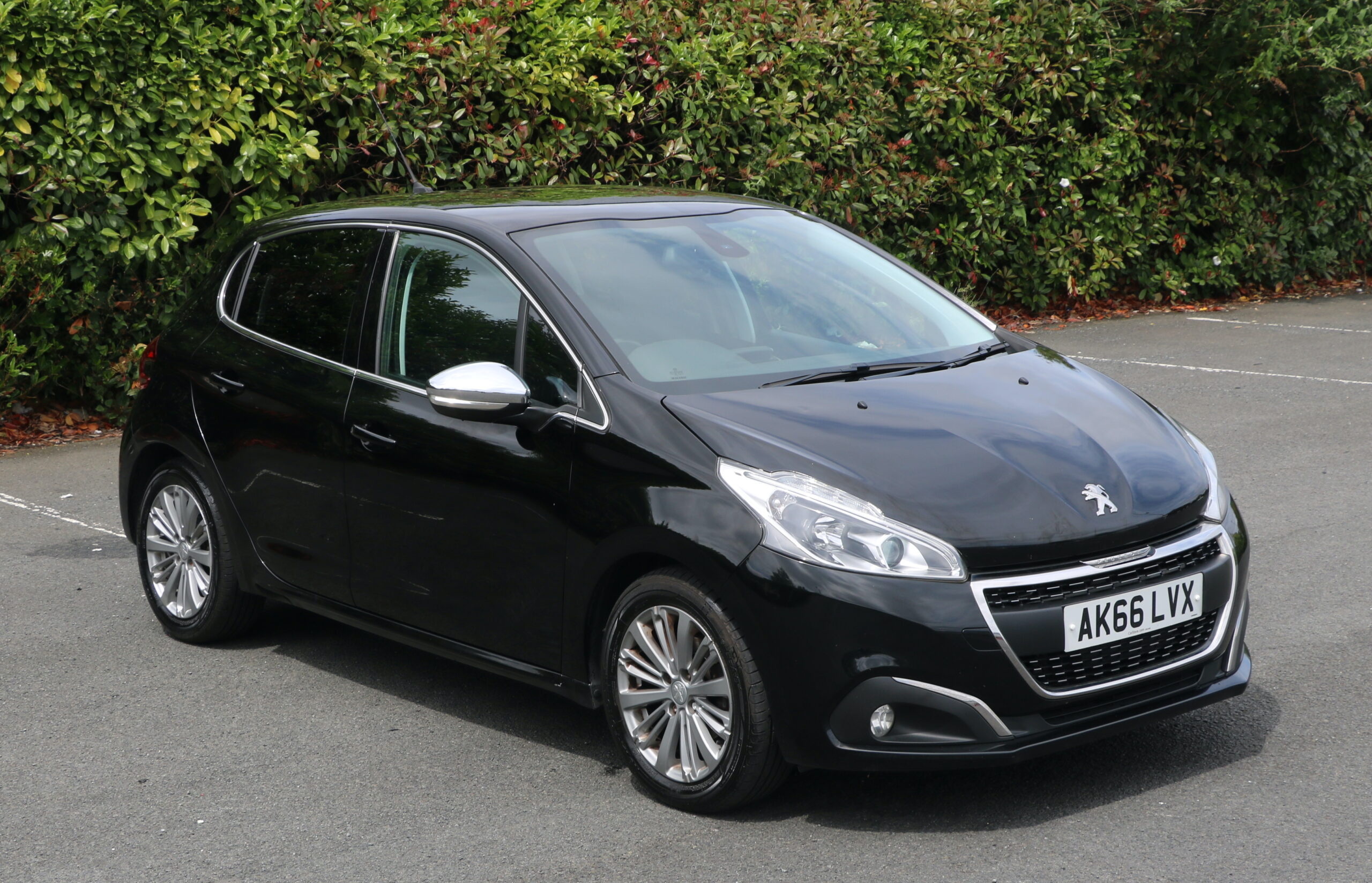Peugeot 208 1.2cc Petrol Manual Allure spec, 5 Doors, Black, Wet Timing Belt replaced through Main Dealer, AA Warranty - Image 4