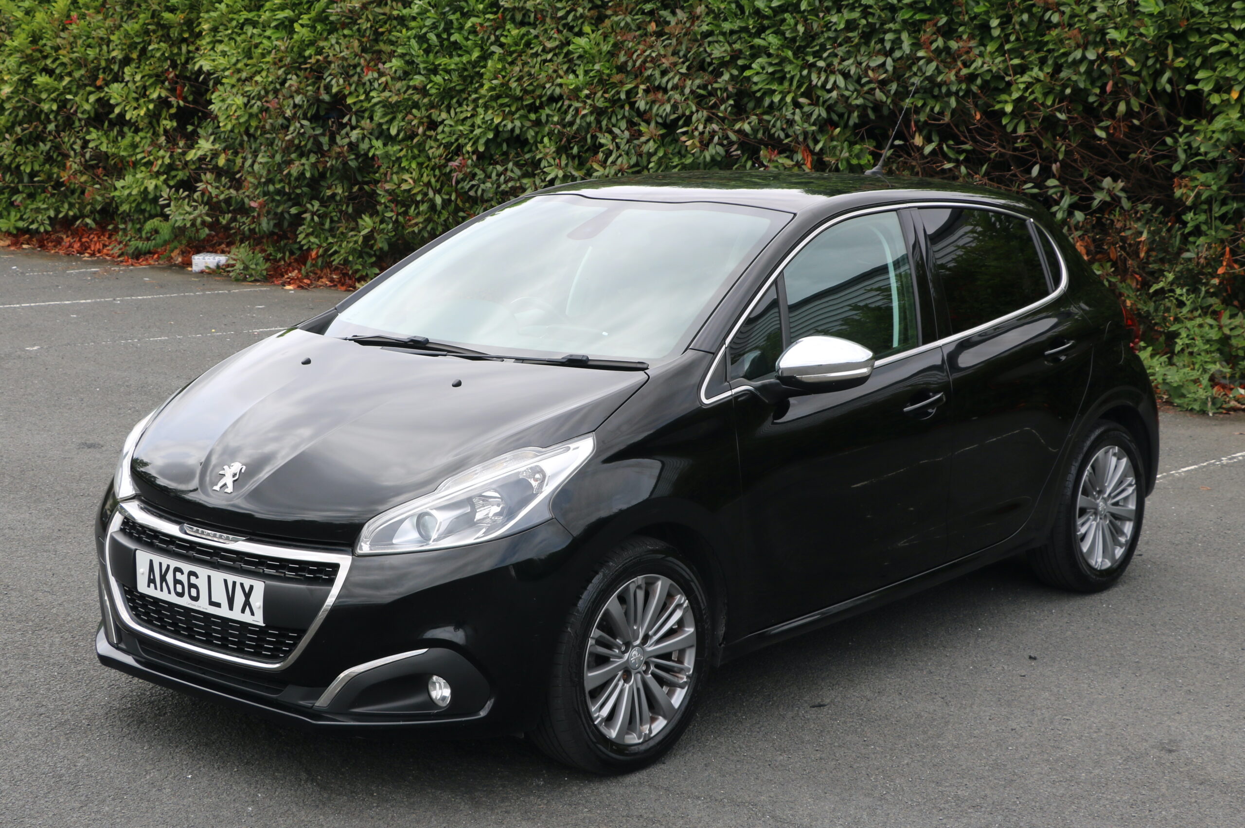 Peugeot 208 1.2cc Petrol Manual Allure spec, 5 Doors, Black, Wet Timing Belt replaced through Main Dealer, AA Warranty - Image 12