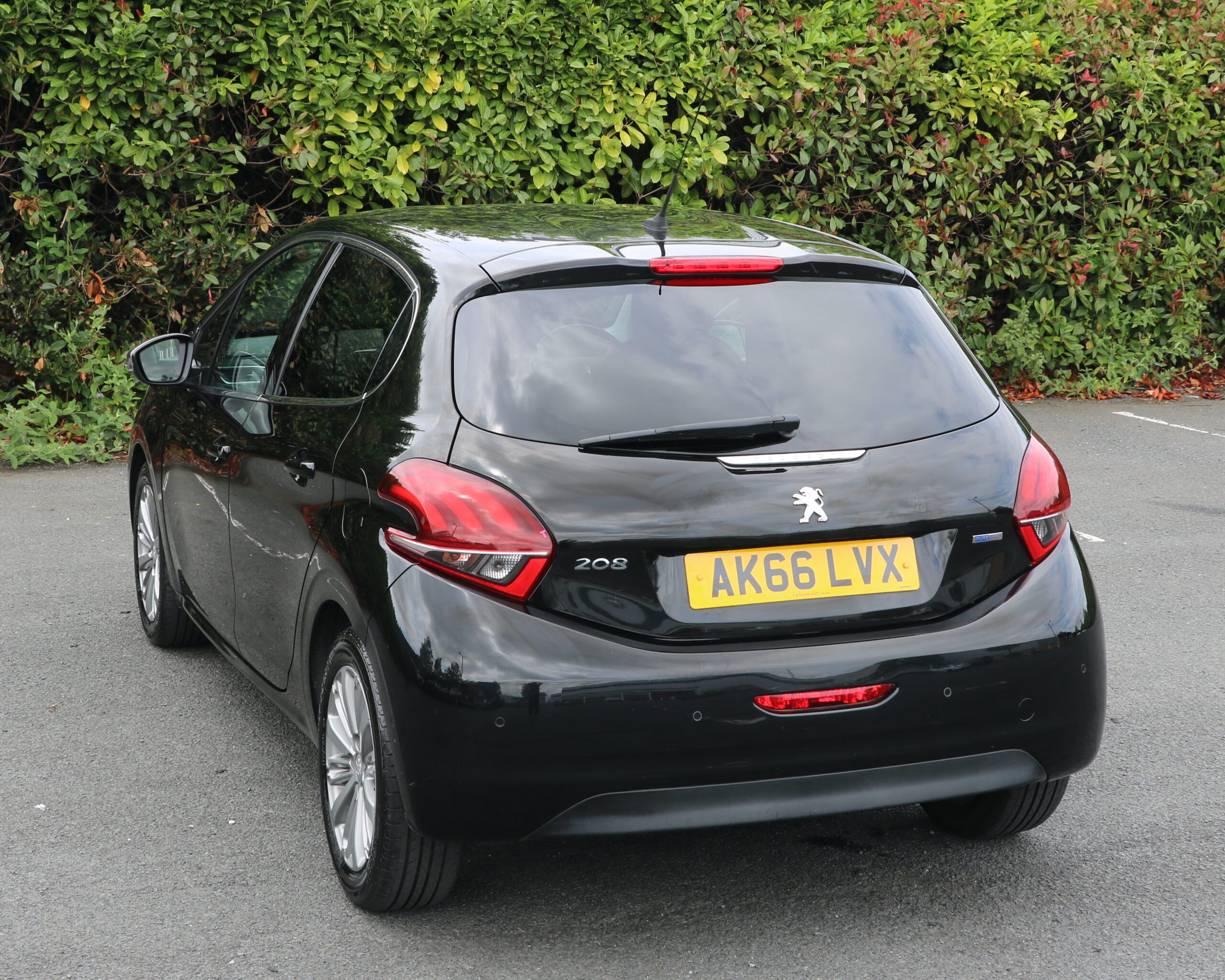 Peugeot 208 1.2cc Petrol Manual Allure spec, 5 Doors, Black, Wet Timing Belt replaced through Main Dealer, AA Warranty - Image 9