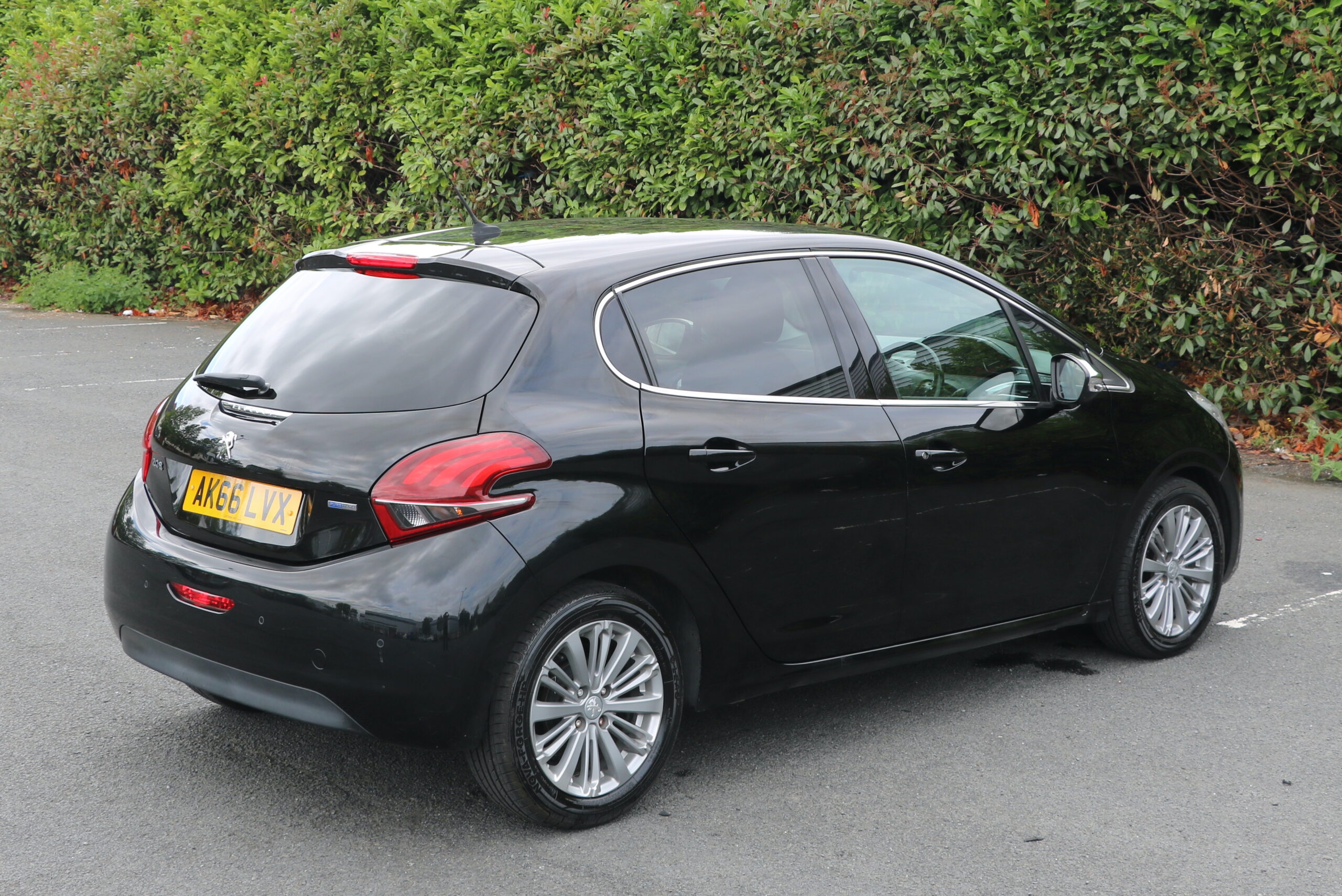 Peugeot 208 1.2cc Petrol Manual Allure spec, 5 Doors, Black, Wet Timing Belt replaced through Main Dealer, AA Warranty - Image 6