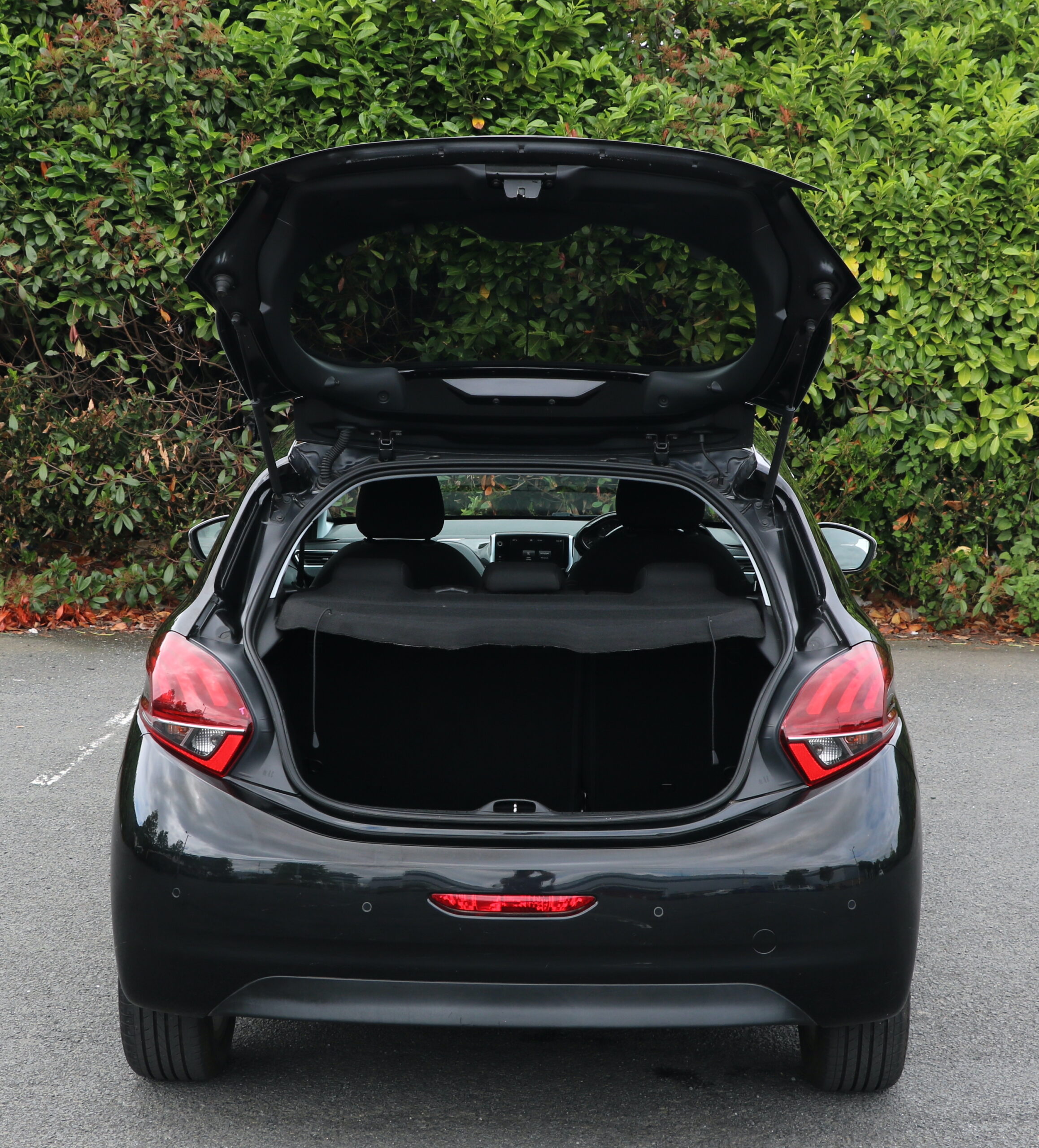 Peugeot 208 1.2cc Petrol Manual Allure spec, 5 Doors, Black, Wet Timing Belt replaced through Main Dealer, AA Warranty - Image 16