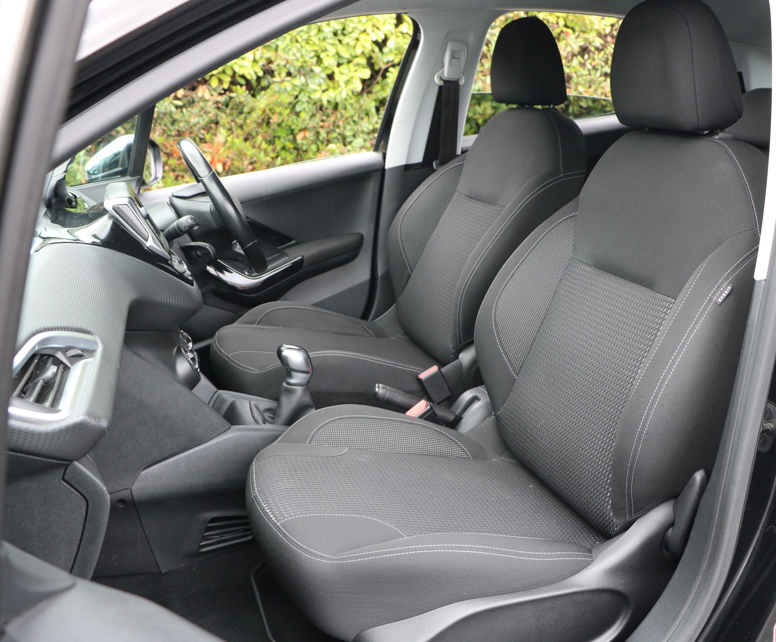 Peugeot 208 1.2cc Petrol Manual Allure spec, 5 Doors, Black, Wet Timing Belt replaced through Main Dealer, AA Warranty - Image 21
